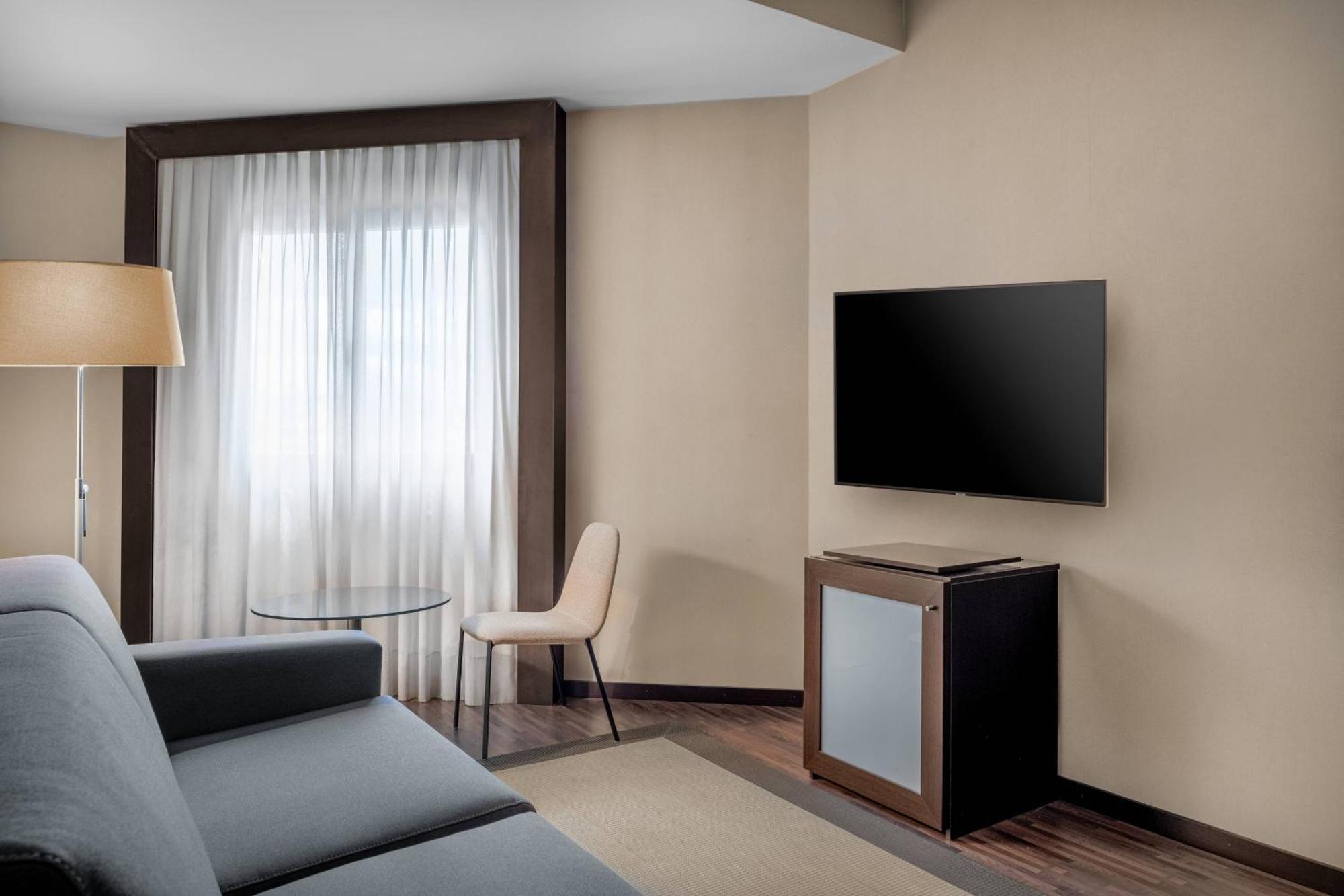Ac Hotel Oviedo Forum By Marriott Екстериор снимка